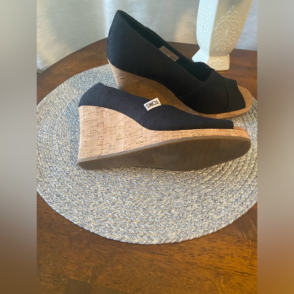 SHOES- TOMS Black sandal with 3 1/2 inch cork heel - Picture 3 of 4